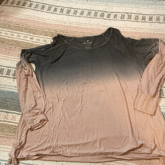 American Eagle Outfitters Tops - Soft and sexy shoulder less long ombré top